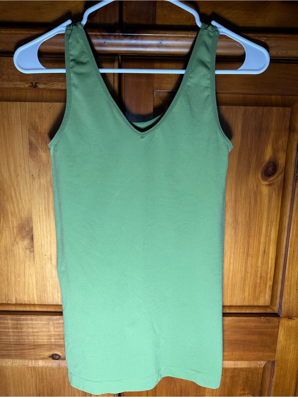 Yelete Women's Sleeveless V-Neck Light Green Tank Top